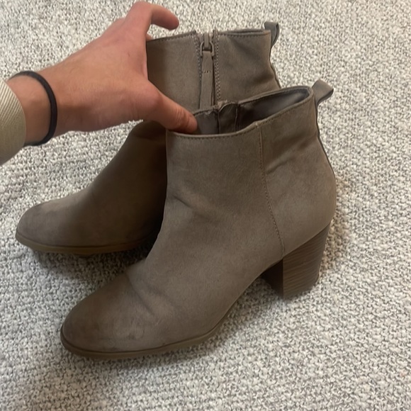 mid ankle boot old navy size 10 women’s color “new taupe” - Picture 4 of 6